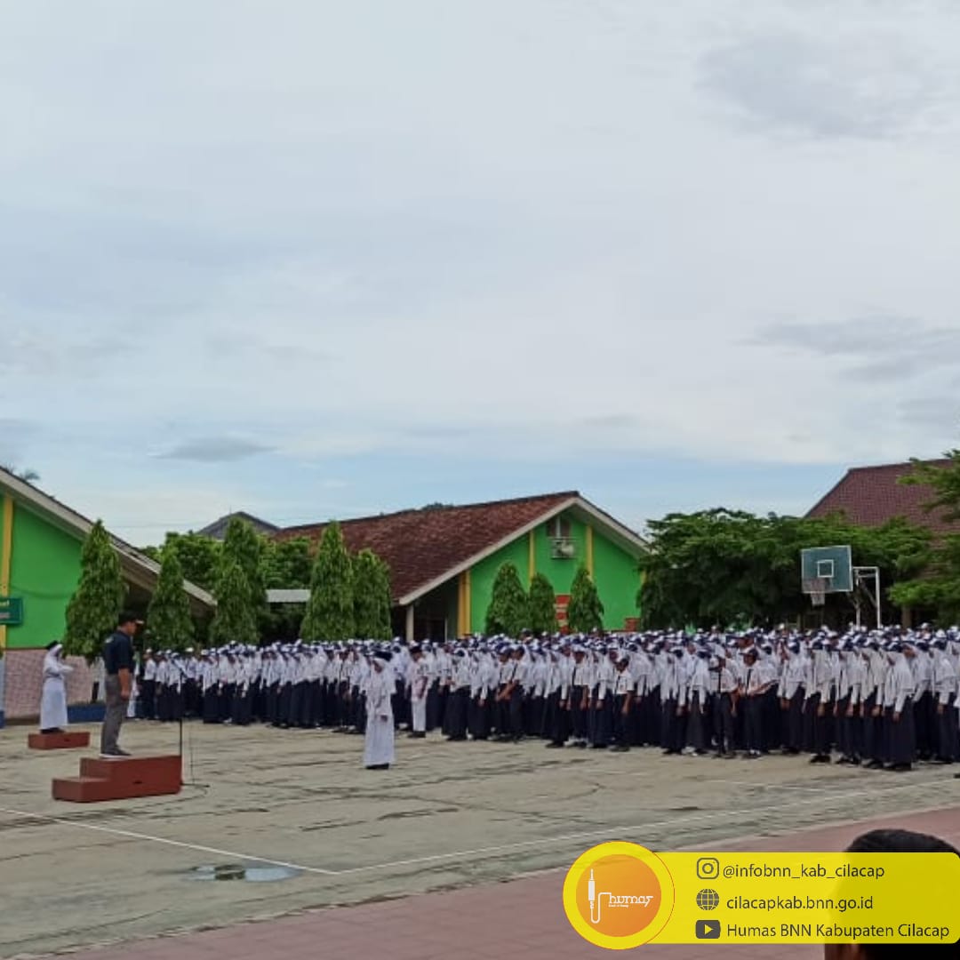 Kepala BNNK Cilacap Goes To School
