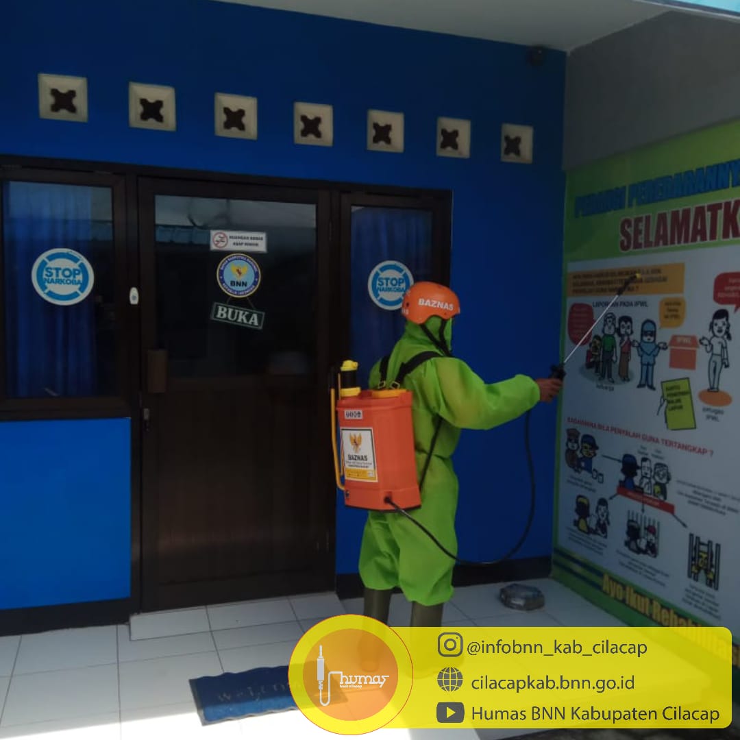 BNNK Cilacap bersama BASARNAS Cilacap melaksanakan penyemprotan disenfektan guna pencegahan Covid-19 BNNK Cilacap bersama BASARNAS Cilacap melaksanakan penyemprotan disenfektan guna pencegahan Covid-19