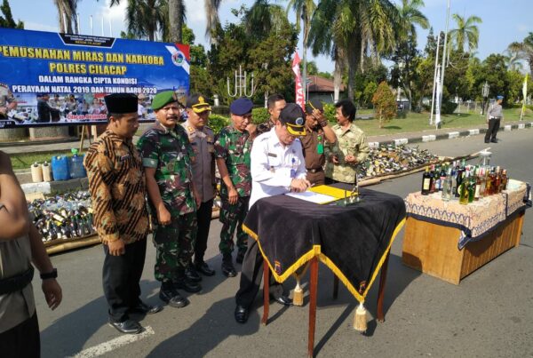BNN Kabupaten Cilacap Hadiri Apel Gelar Pasukan Pengamanan Natal dan Tahun Baru 2020 Serta Pemusnahan BB Miras