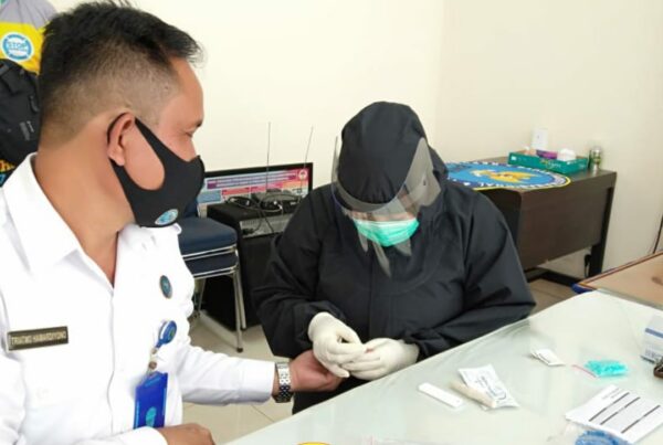Pegawai BNNK Cilacap jalani Rapid Tes Covid-19