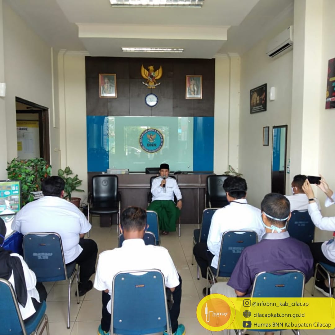 Halal Bihalal Pegawai BNN Kabupaten Cilacap dengan Tetap Mengutamakan Protokol Kesehatan Halal Bihalal Pegawai BNN Kabupaten Cilacap dengan Tetap Mengutamakan Protokol Kesehatan