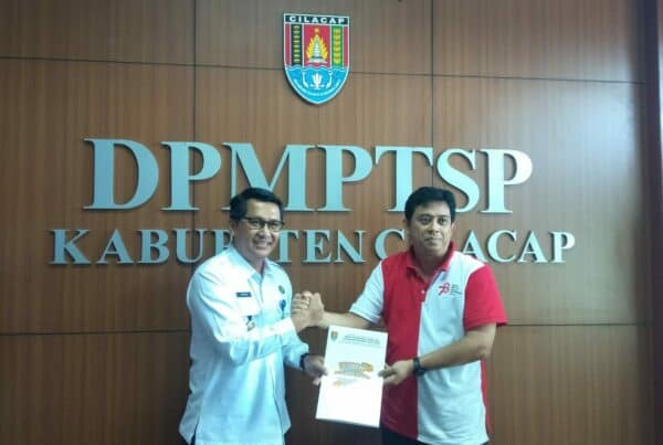 Kepala BNN Kabupaten Cilacap Menerima Sertifikat Standar Usaha Klinik Pratama Rawat Jalan SEHATI