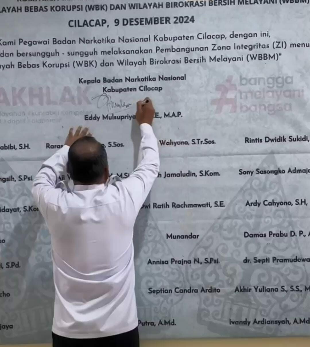 BNN Kabupaten Cilacap Tanda Tangani Komitmen Bersama Pembangunan Zona Integritas BNN Kabupaten Cilacap Tanda Tangani Komitmen Bersama Pembangunan Zona Integritas