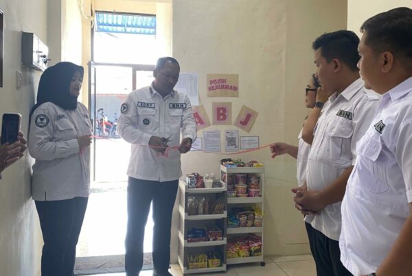 Perkuat Integritas Pegawai, Kepala BNN Kabupaten Cilacap Launching Pojok “Aku Bangga Jujur”