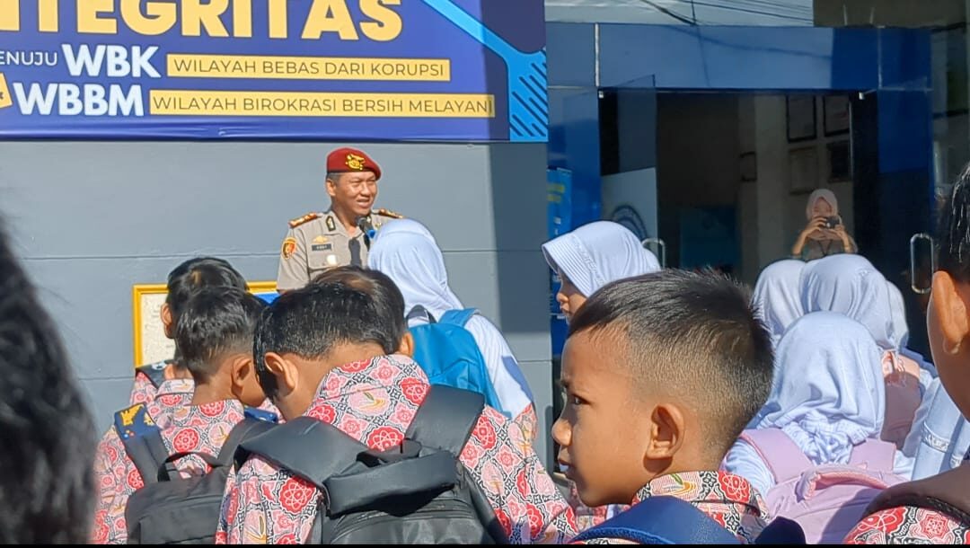 Edukasi Bahaya Narkoba SD IT Buah Hati Cilacap melalui "Sedina Karo BNN" Edukasi Bahaya Narkoba SD IT Buah Hati Cilacap melalui “Sedina Karo BNN”