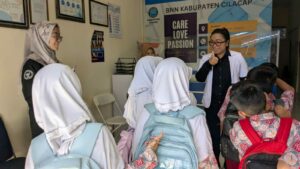 Edukasi Bahaya Narkoba SD IT Buah Hati Cilacap melalui “Sedina Karo BNN”