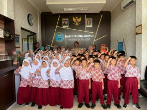 Edukasi Bahaya Narkoba SD IT Buah Hati Cilacap melalui “Sedina Karo BNN”