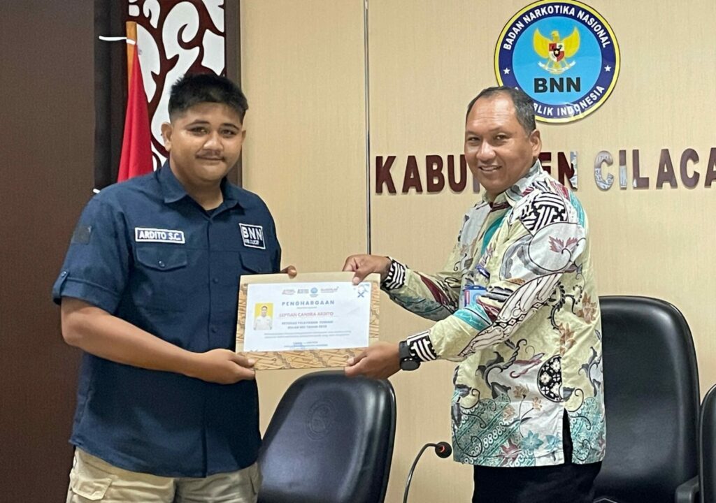 Penghargaan bagi Pegawai dan Petugas Pelayanan Terbaik Periode Mei 2025 Penghargaan bagi Pegawai dan Petugas Pelayanan Terbaik Periode Mei 2025