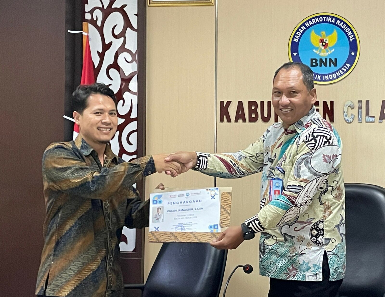 Penghargaan bagi Pegawai dan Petugas Pelayanan Terbaik Periode Mei 2025 Penghargaan bagi Pegawai dan Petugas Pelayanan Terbaik Periode Mei 2025